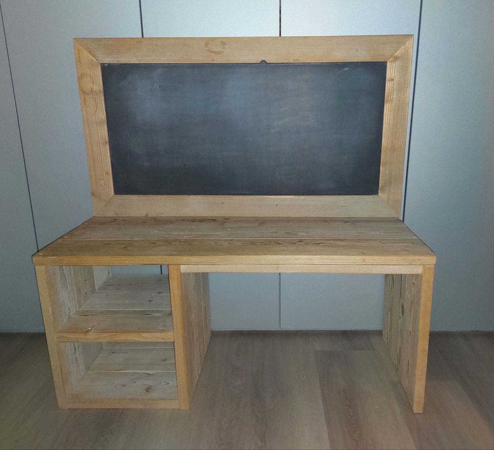 Steigerhouten kinderbureau met magnetisch schoolbord, Huis en Inrichting, Ophalen, Demontabel, Gebruikt, 110 cm