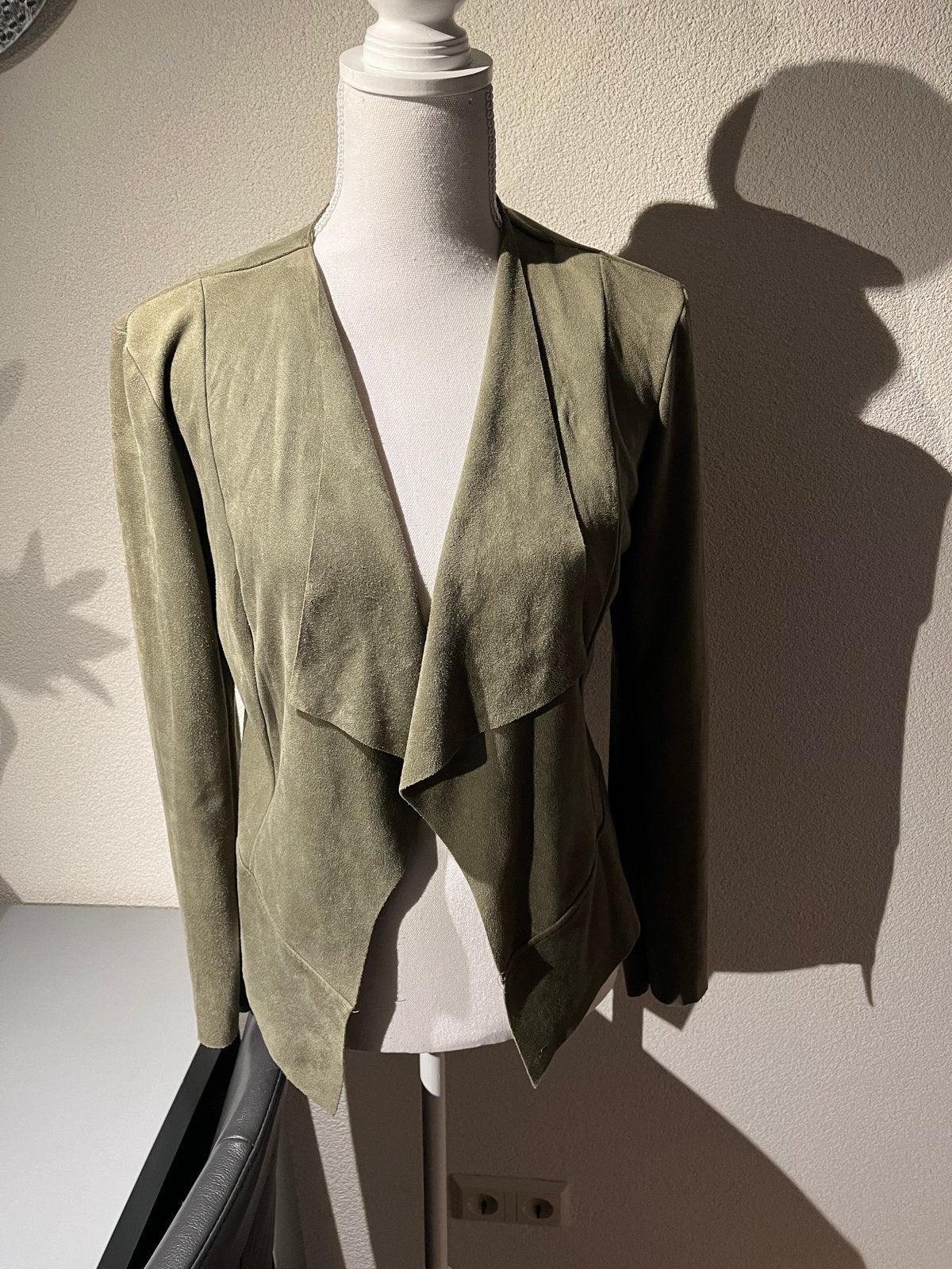 Norah suède look jasje maat 36 (S) in legergroen, Verzenden, Jasje, Maat 36 (S), Gedragen