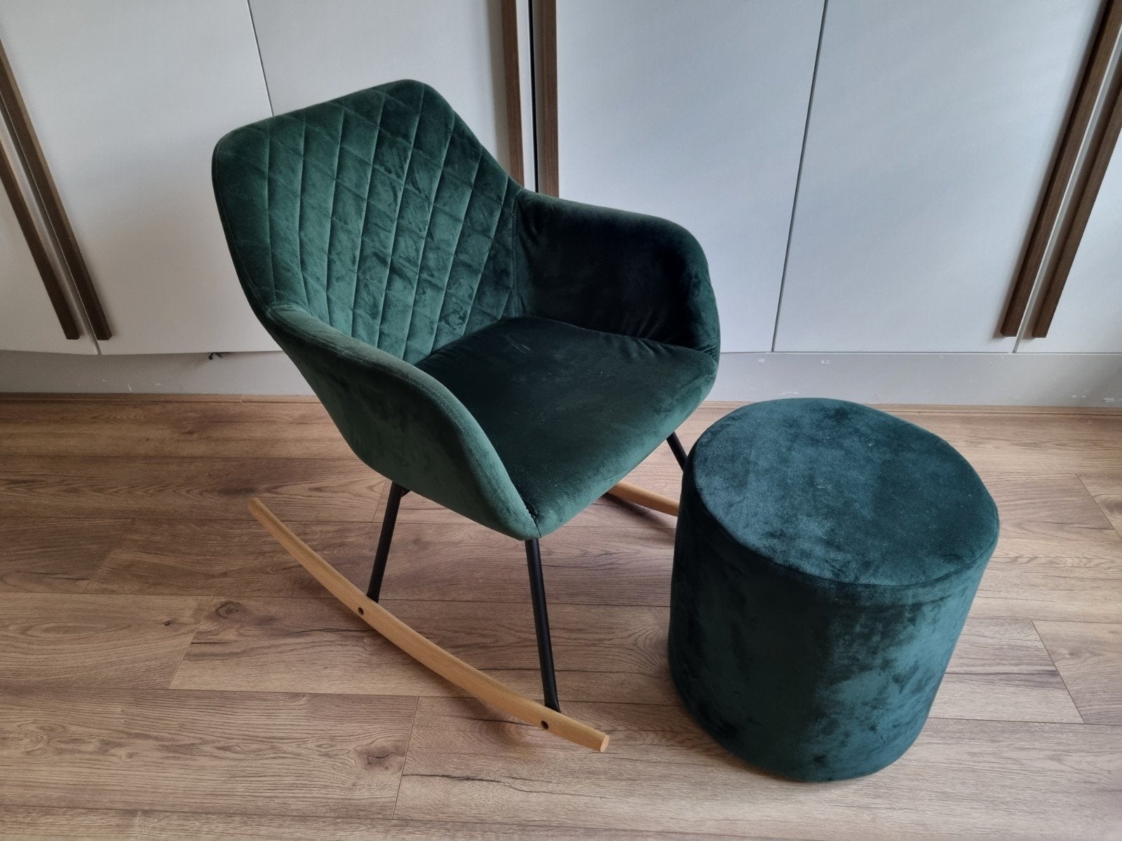 Schommelstoel velvet donkergroen met krukje, Ophalen, Overige kleuren, Zo goed als nieuw, Eén