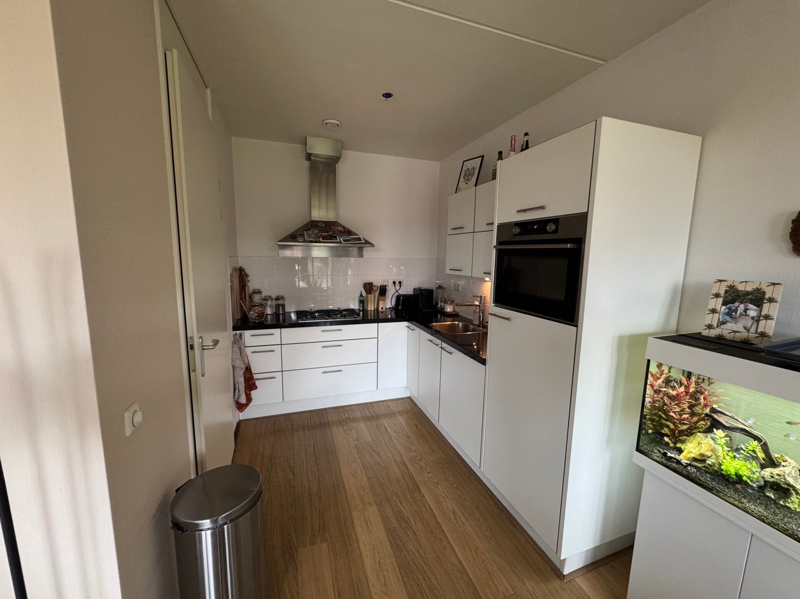 Witte keuken met zwart blad, Ophalen, Gebruikt, Wit, Hoekkeuken