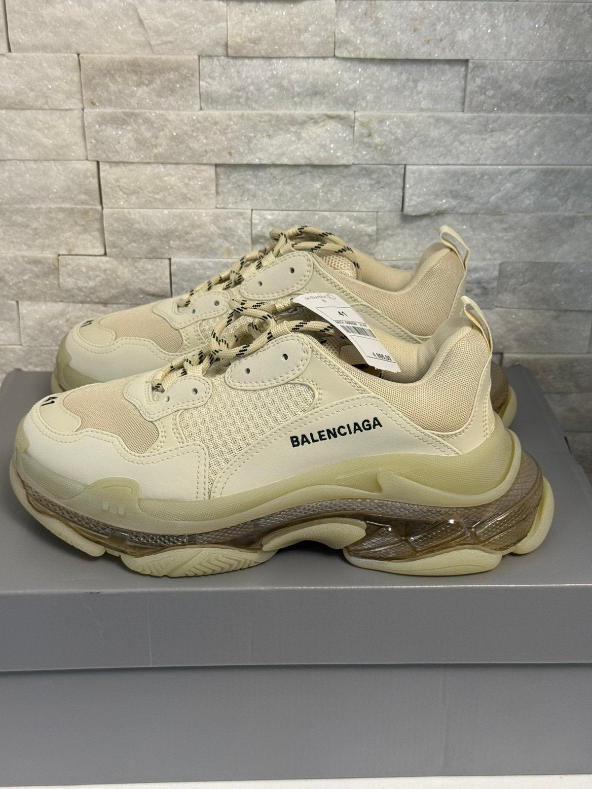 Balenciaga Triple S – Maat 41 – Gebroken Wit – Nieuw, Wit, Nieuw, Ophalen of Verzenden, Sneakers of Gympen