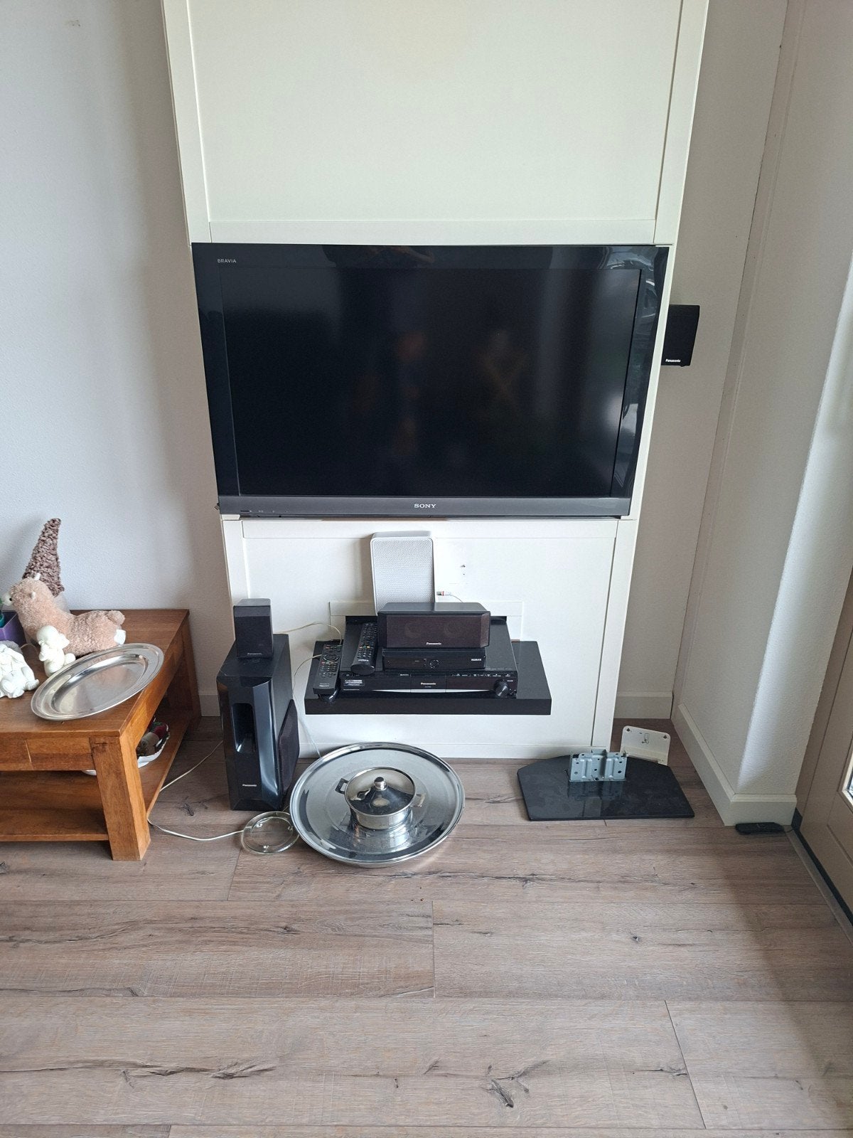 80cm breedbeeld tv met hd recorder en soundbar systeem, Huizen en Kamers