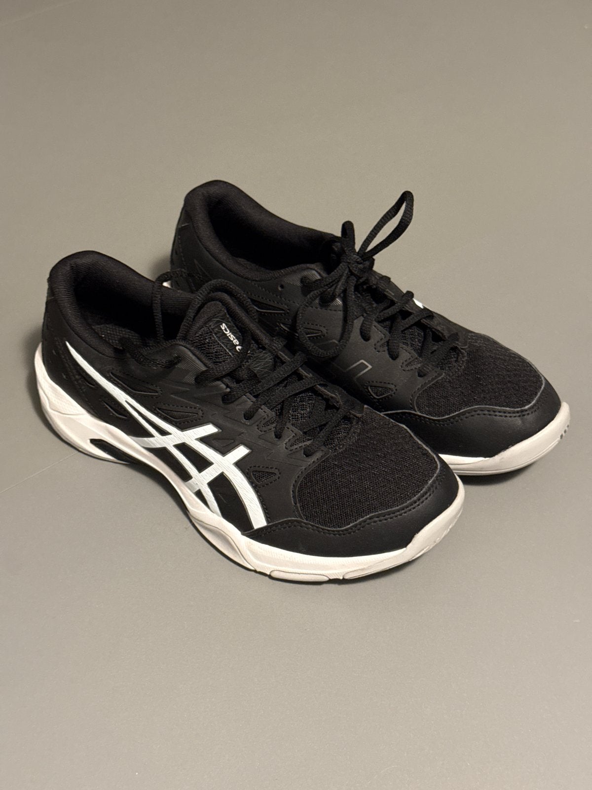 Asics Gel Rocket 11 - Maat 39 - Zo goed als nieuw, Maat 38/40 (M), Zwart, Overige typen, Ophalen of Verzenden