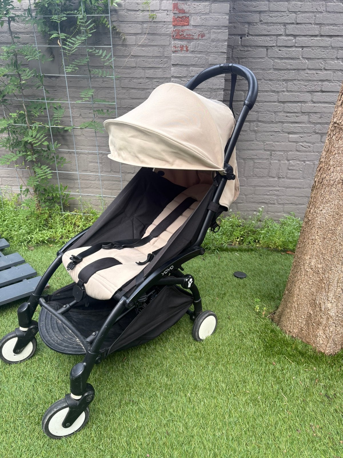 Babyzen YOYO² buggy + Babyzen voetenzak | Taupe/Zwart, Ophalen, Zo goed als nieuw