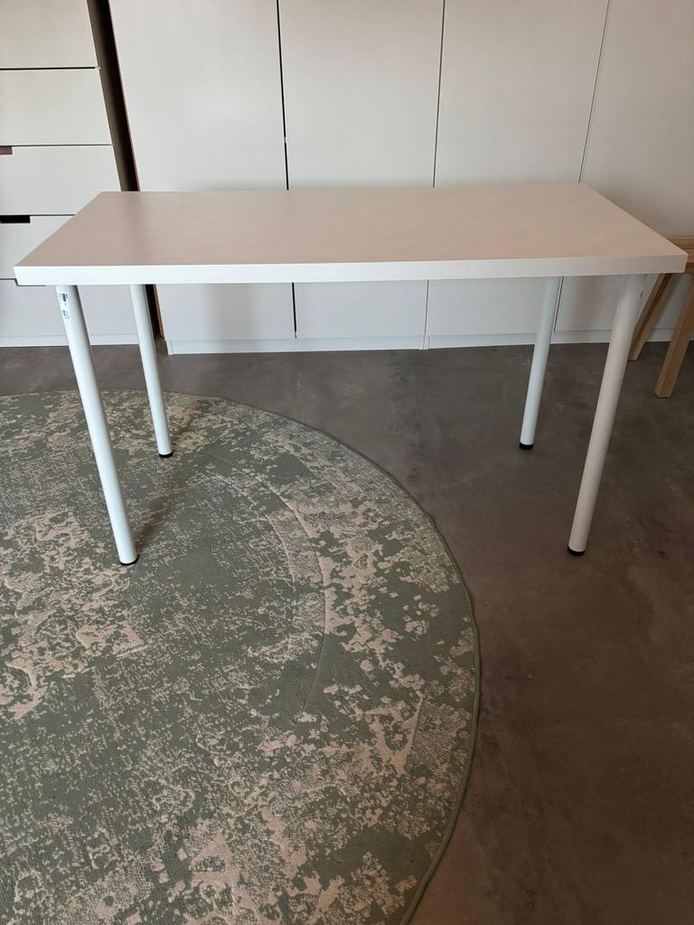 IKEA bureau en bureaustoel zgan, Ophalen, Zo goed als nieuw