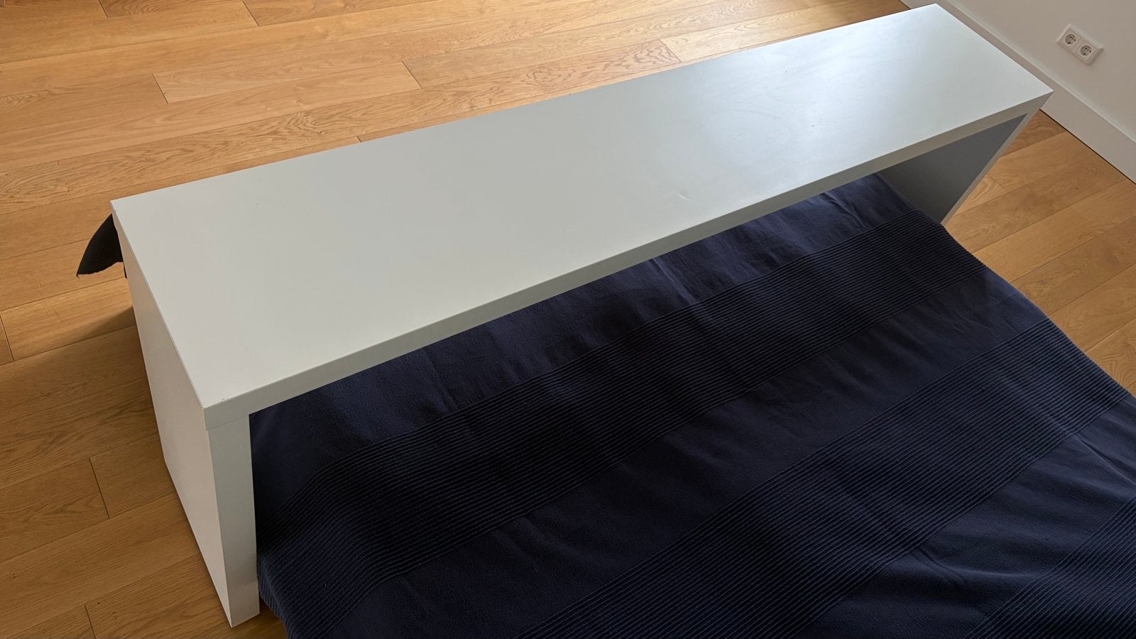 IKEA MALM Over-Bed Table on Wheels – White, 191 cm, Ophalen, Overige materialen, Gebruikt, Wit