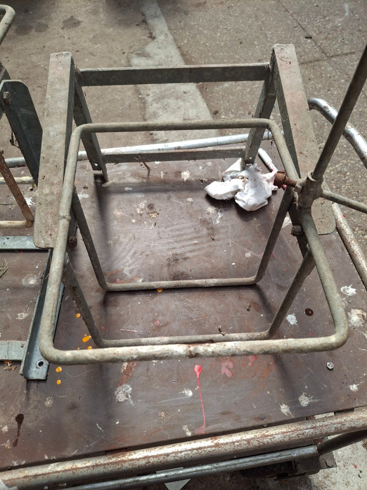 2x jerrycan kantelaar - Handige houder voor jerrycans, Ophalen