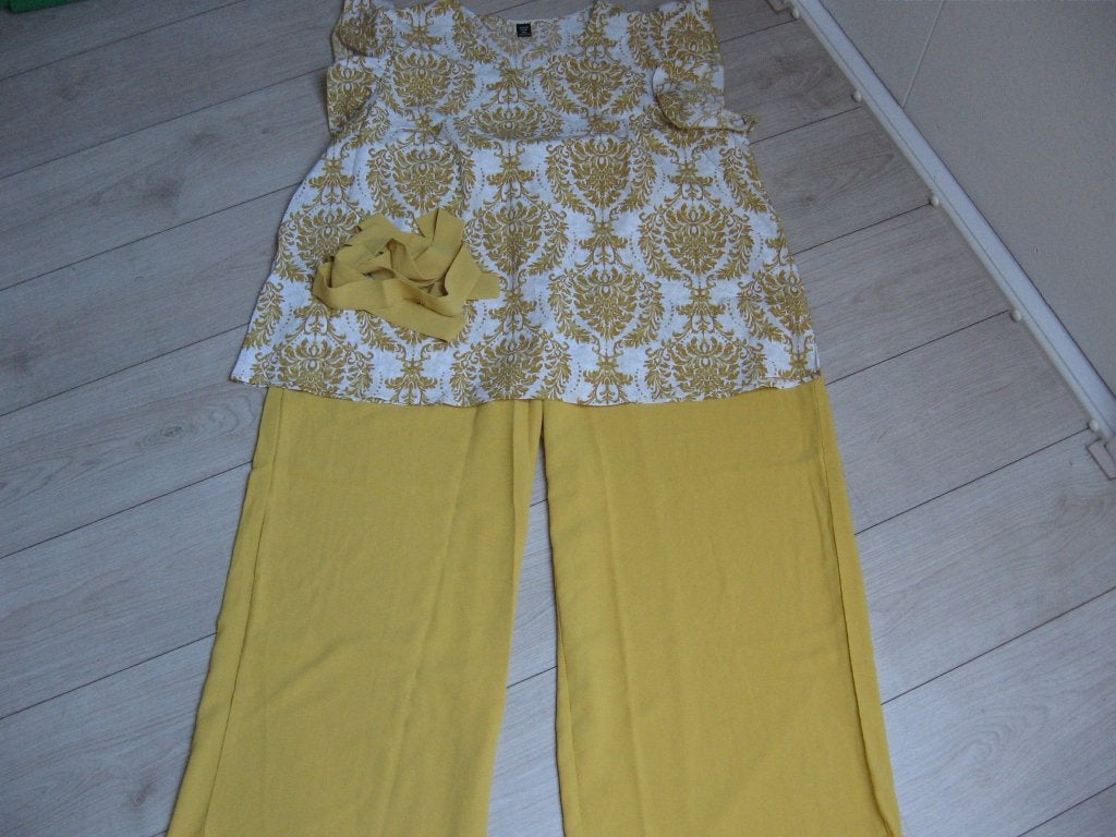 leuke set 4 Xl wijde broek + blouse soepel vallend €10- geel, Kleding | Dames, Grote Maten, Ophalen of Verzenden, Nieuw, Geel