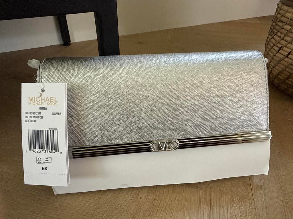 Michael Kors Mona LG EW Clutch Zilver Leer Nieuw, Ophalen of Verzenden, Nieuw, Grijs, Avondtasje
