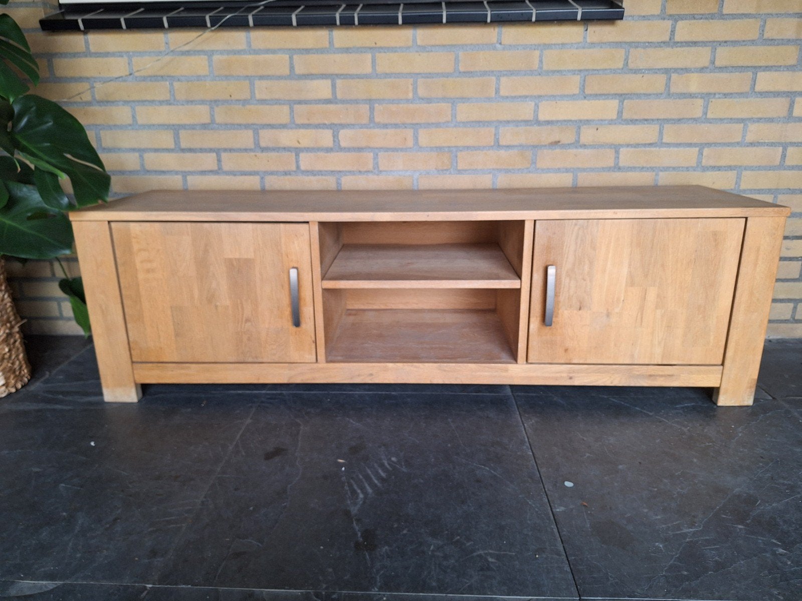 Massief eiken tv-meubel / dressoir, Ophalen, Gebruikt, 150 tot 200 cm, Eikenhout
