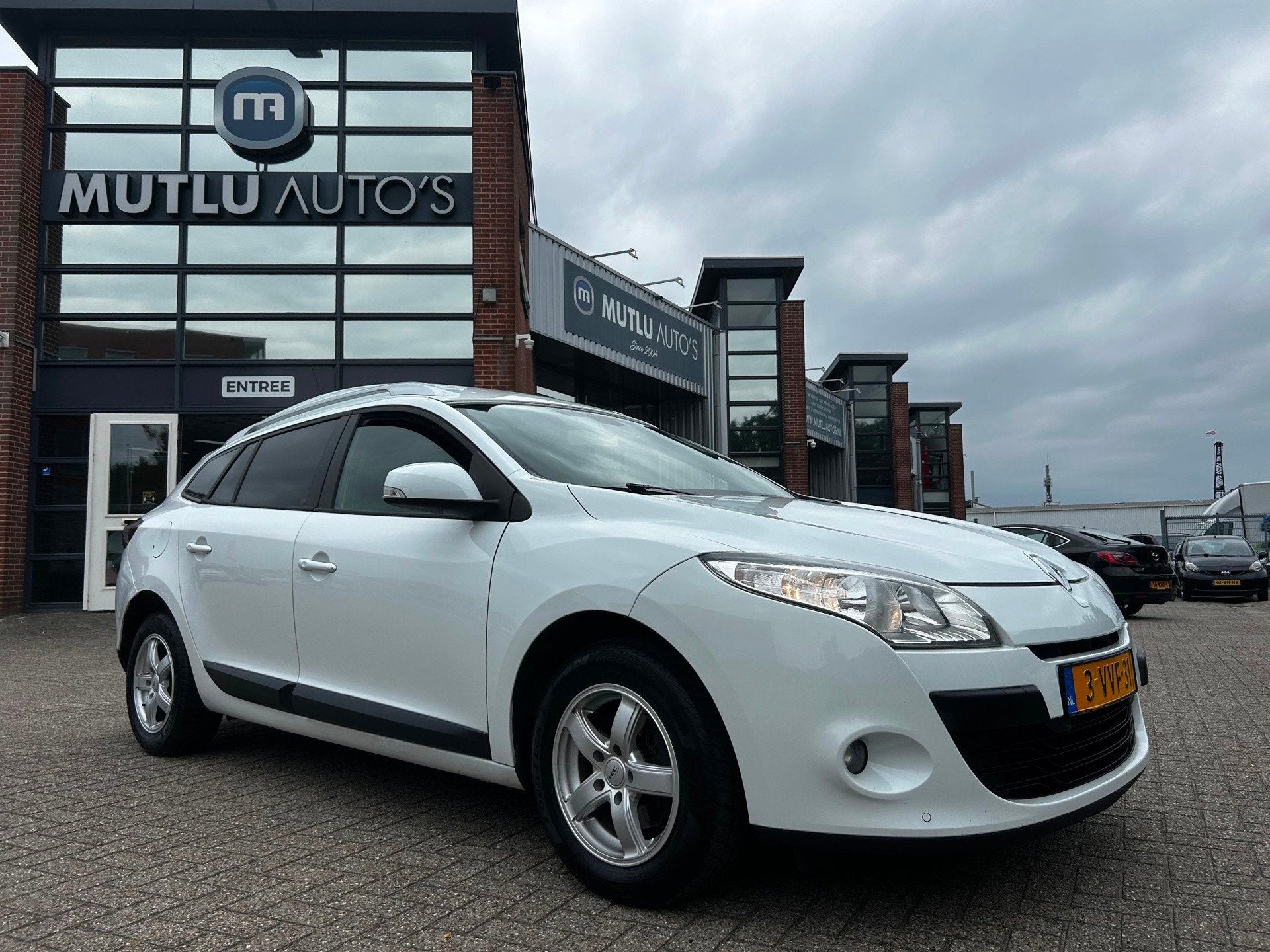 Renault Mégane 1.5 dCi Expression GRIJS KENTEKEN NAVI PDC N, Voorwielaandrijving, Euro 5, Gebruikt, Parkeersensor