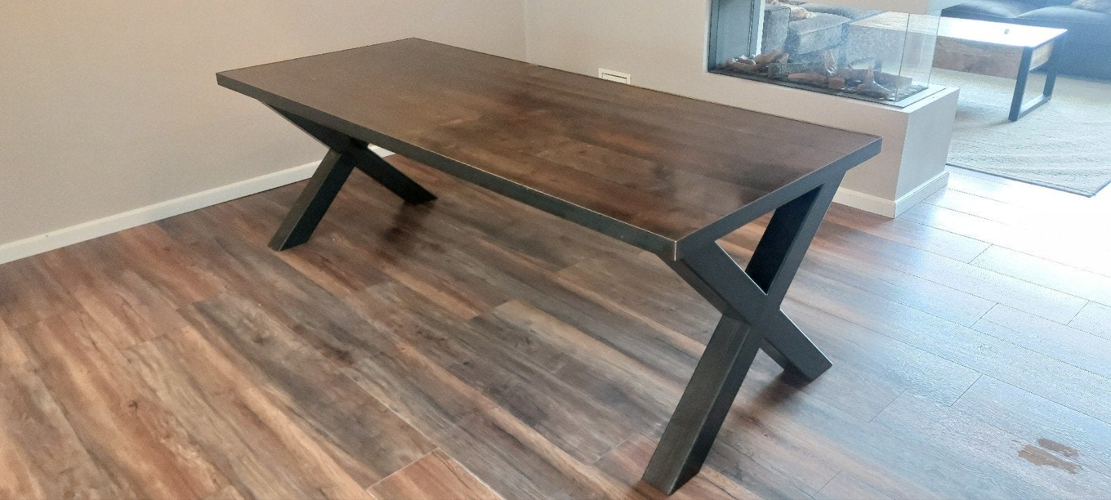 Unieke Epoxy Eettafel met Stalen Kruispoten - 236x96cm, Huis en Inrichting, Tafels | Eettafels, Gebruikt, Overige materialen, 200 cm of meer