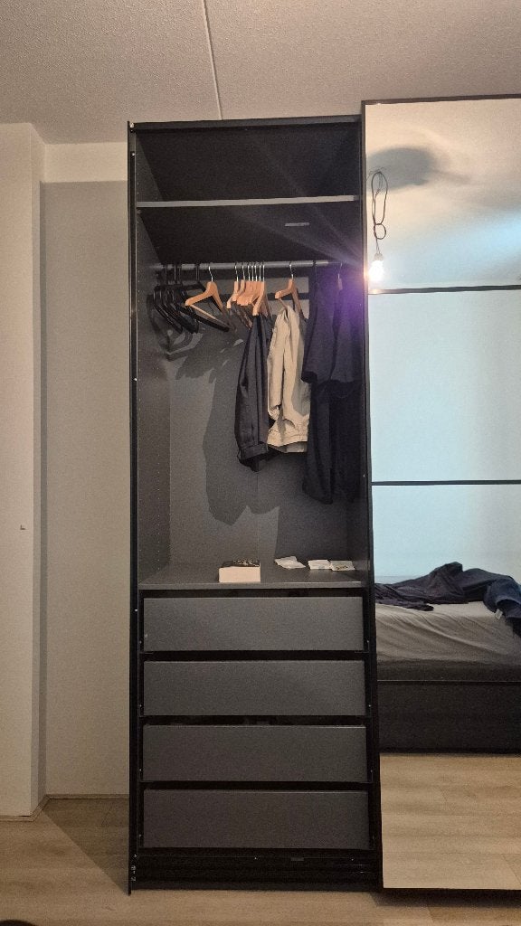 IKEA PAX kledingkast met spiegel schuifdeuren, Ophalen, Zwart/donkergrijze uitvoering, 100 tot 150 cm, 200 cm of meer