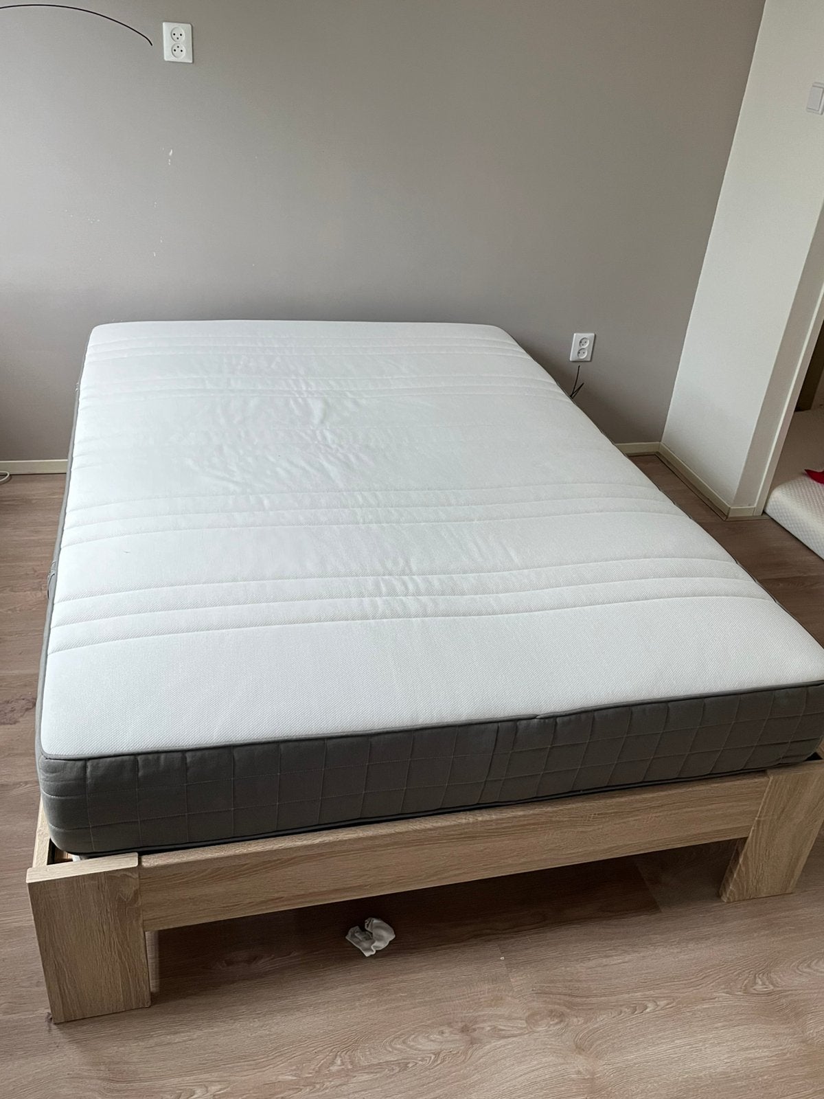 Bed 140x200 incl Ikea matras, Ophalen, Zo goed als nieuw, Tweepersoons, 140 cm
