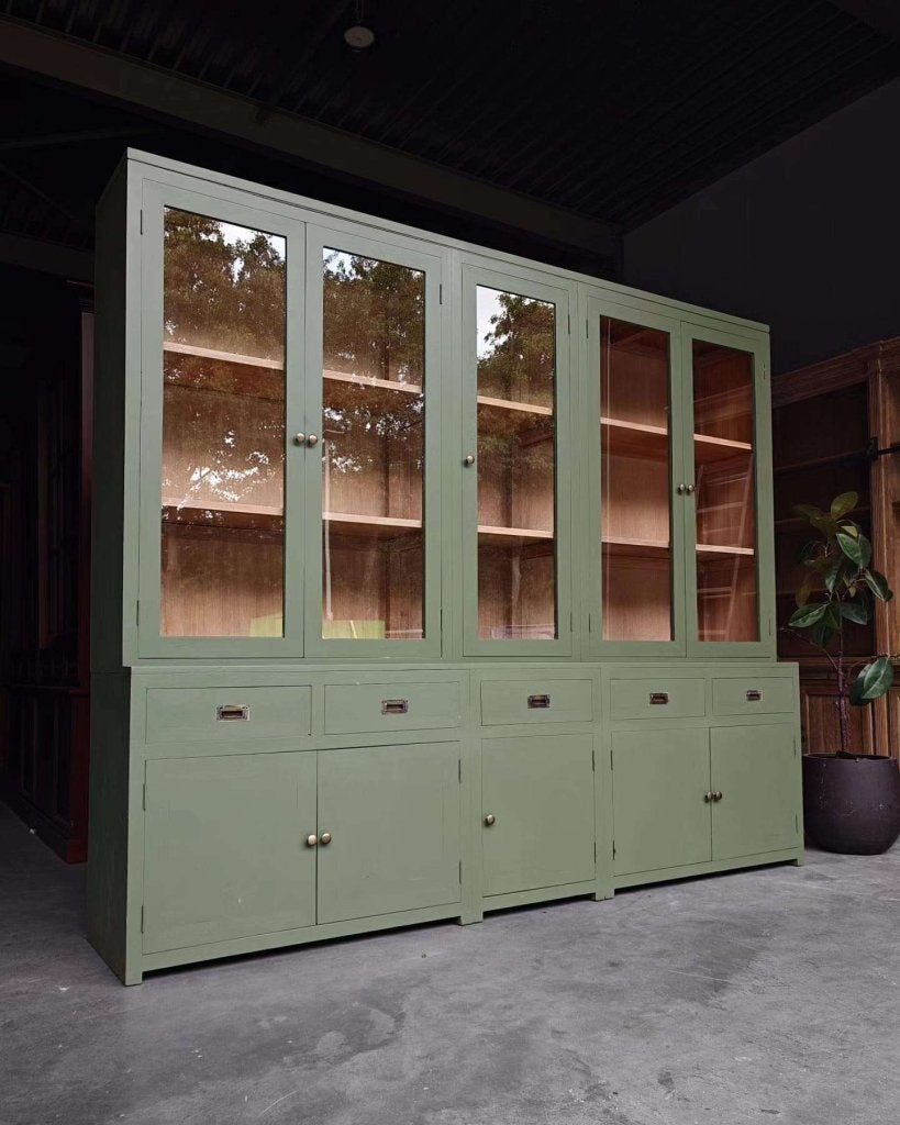 Grote vintage schoolkast | Brede groene vitrinekast  #2565, Gebruikt, -, 200 cm of meer, -