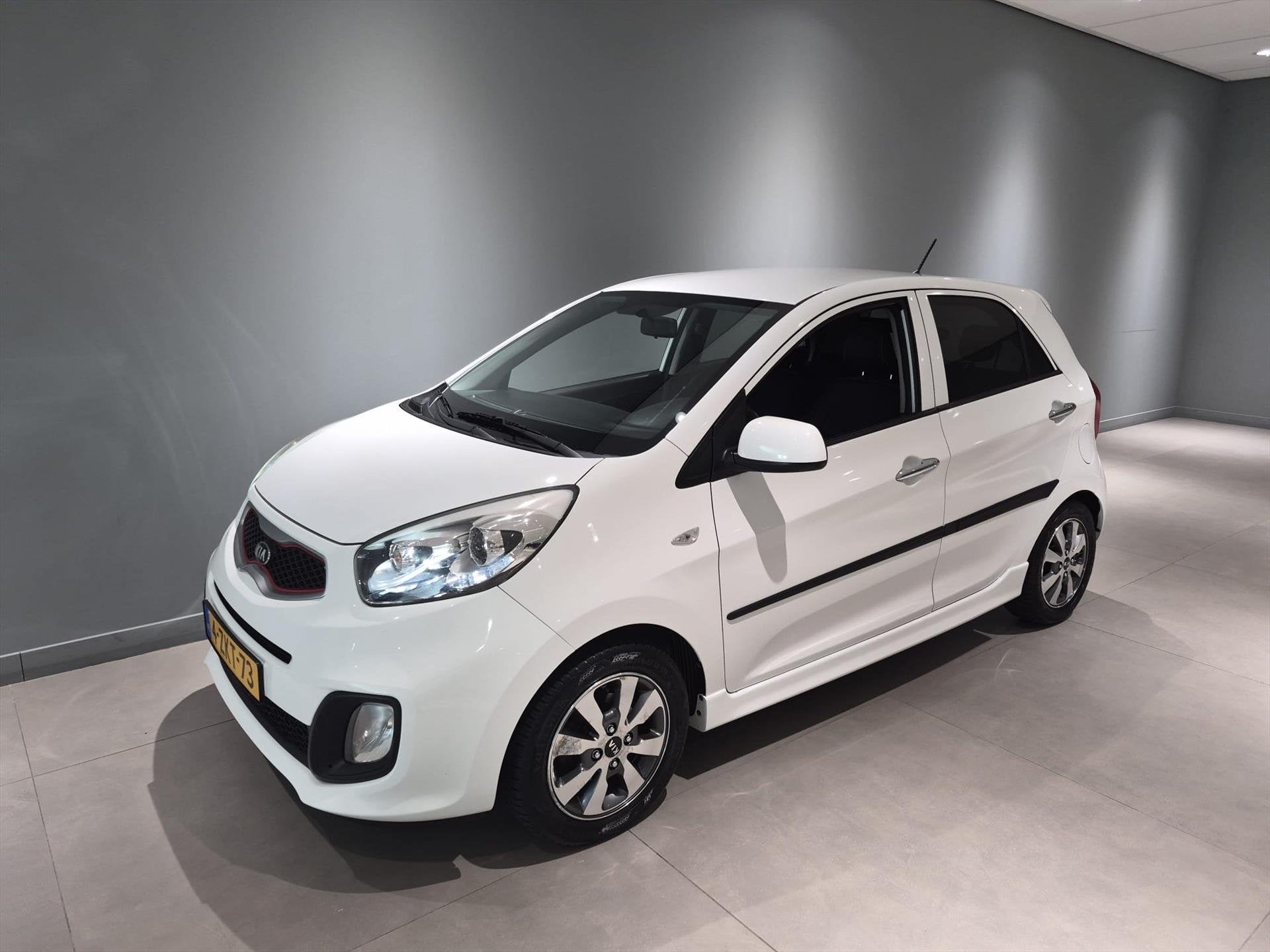 KIA Picanto 1.0 CVVT 5-DRS X-treme Leer/ Clima/ Cruise, Gebruikt, Zwart, 400 kg, Wit