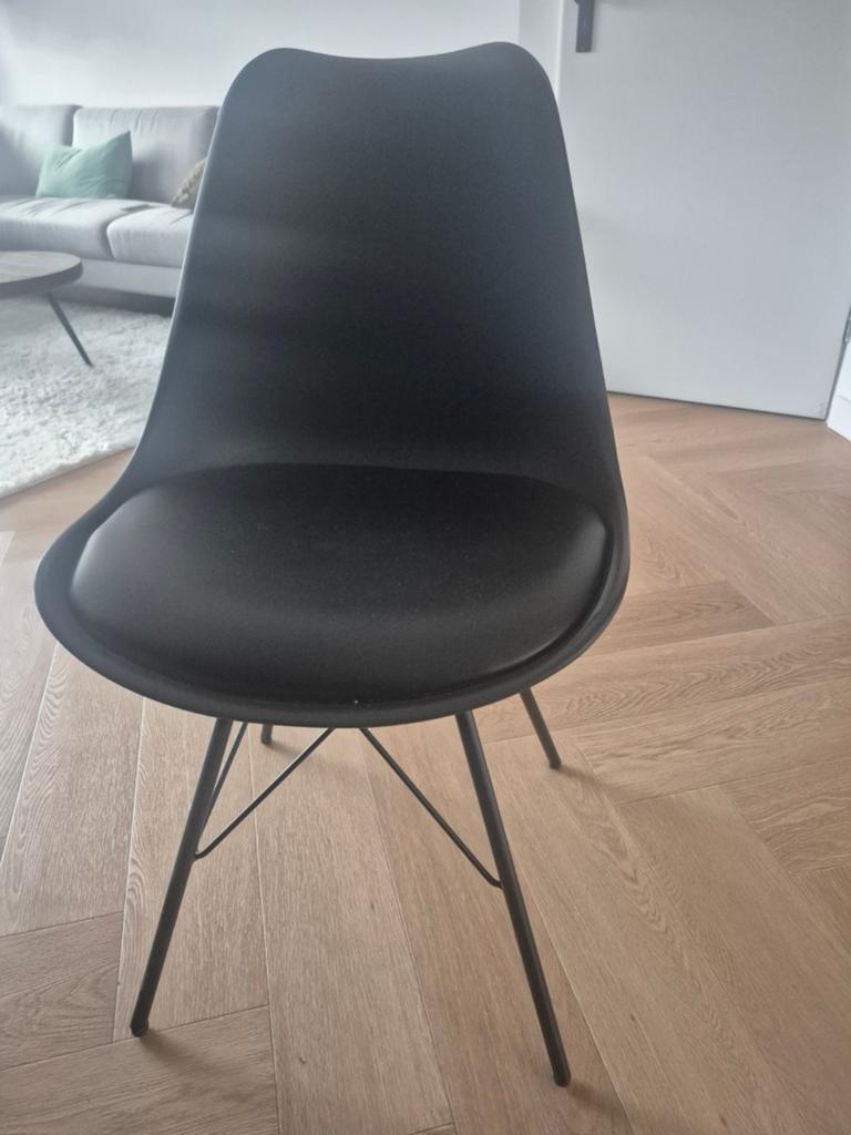 Zwarte eetkamerstoel met metalen onderstel; zeer goede staat, Huis en Inrichting, Stoelen, Ophalen, Gebruikt, Zwart, Metaal