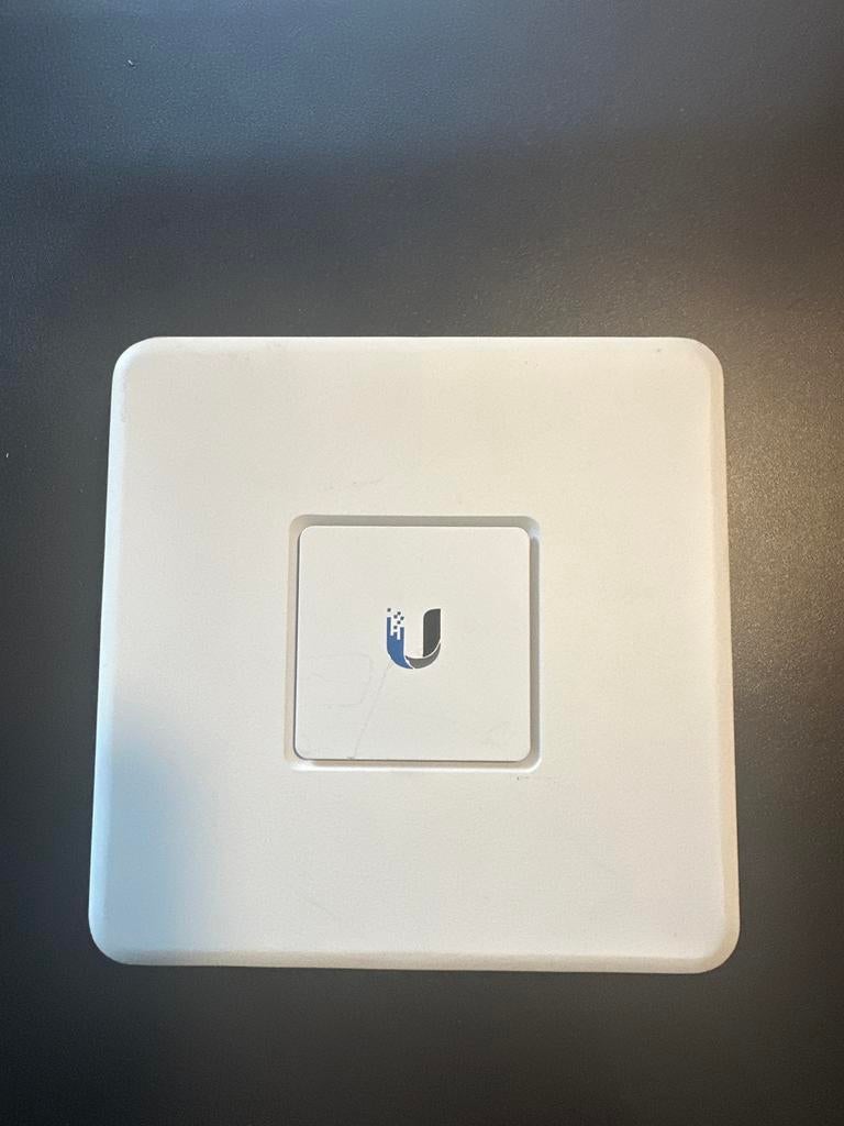 Ubiquiti UniFi Security Gateway (USG) - Router, Ophalen of Verzenden, Zo goed als nieuw, Router