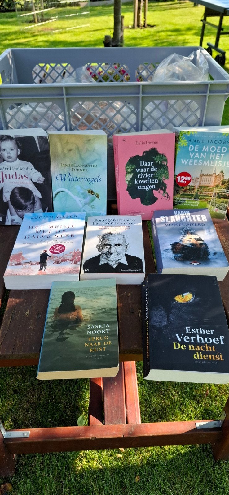 Negen leesboeken, verschillende genres., Ophalen of Verzenden, Gelezen, Verschillende onderwerpen