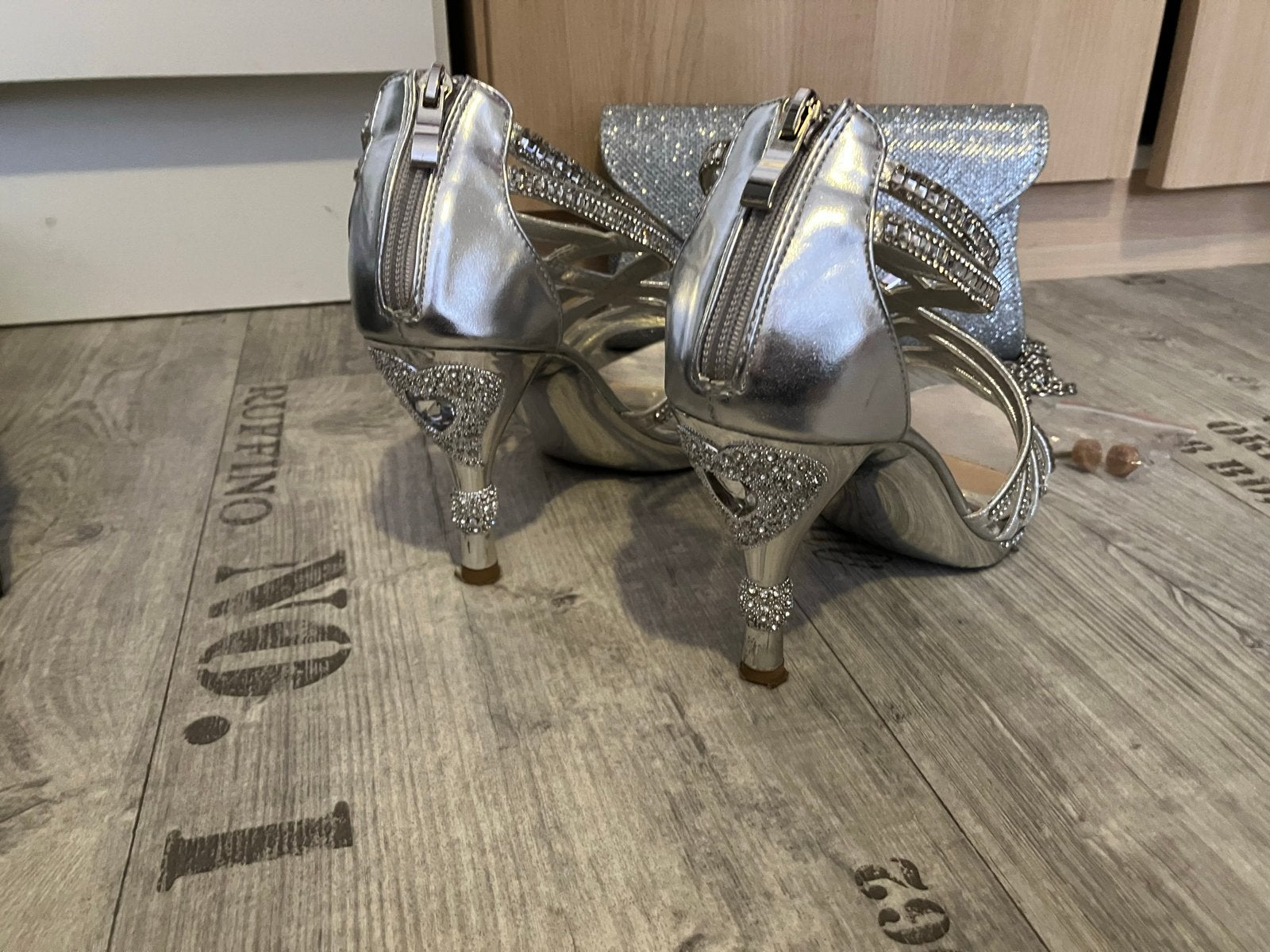 Zilveren en gouden sandalen met hak en  clutch, maat 40, Ophalen of Verzenden, Zo goed als nieuw, Sandalen of Muiltjes