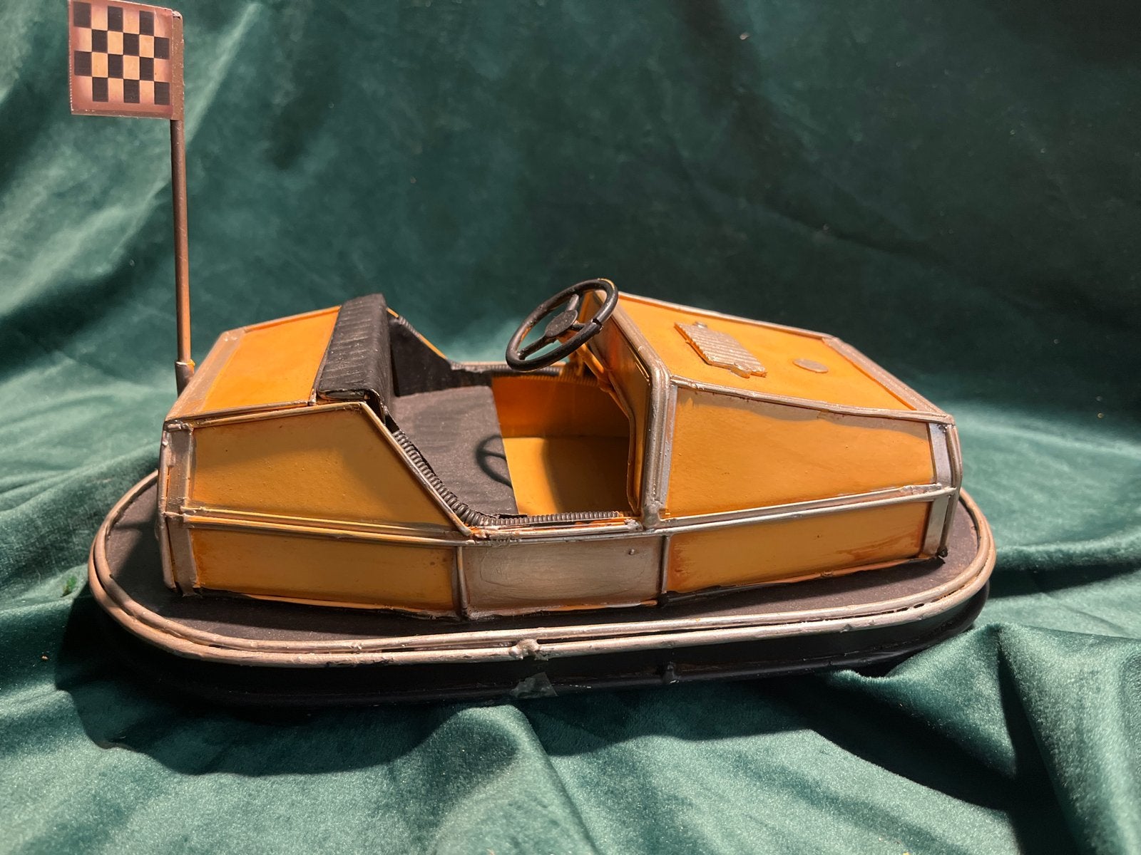 Vintage botsauto model met finishvlag - Decoratief, Ophalen of Verzenden, Gebruikt