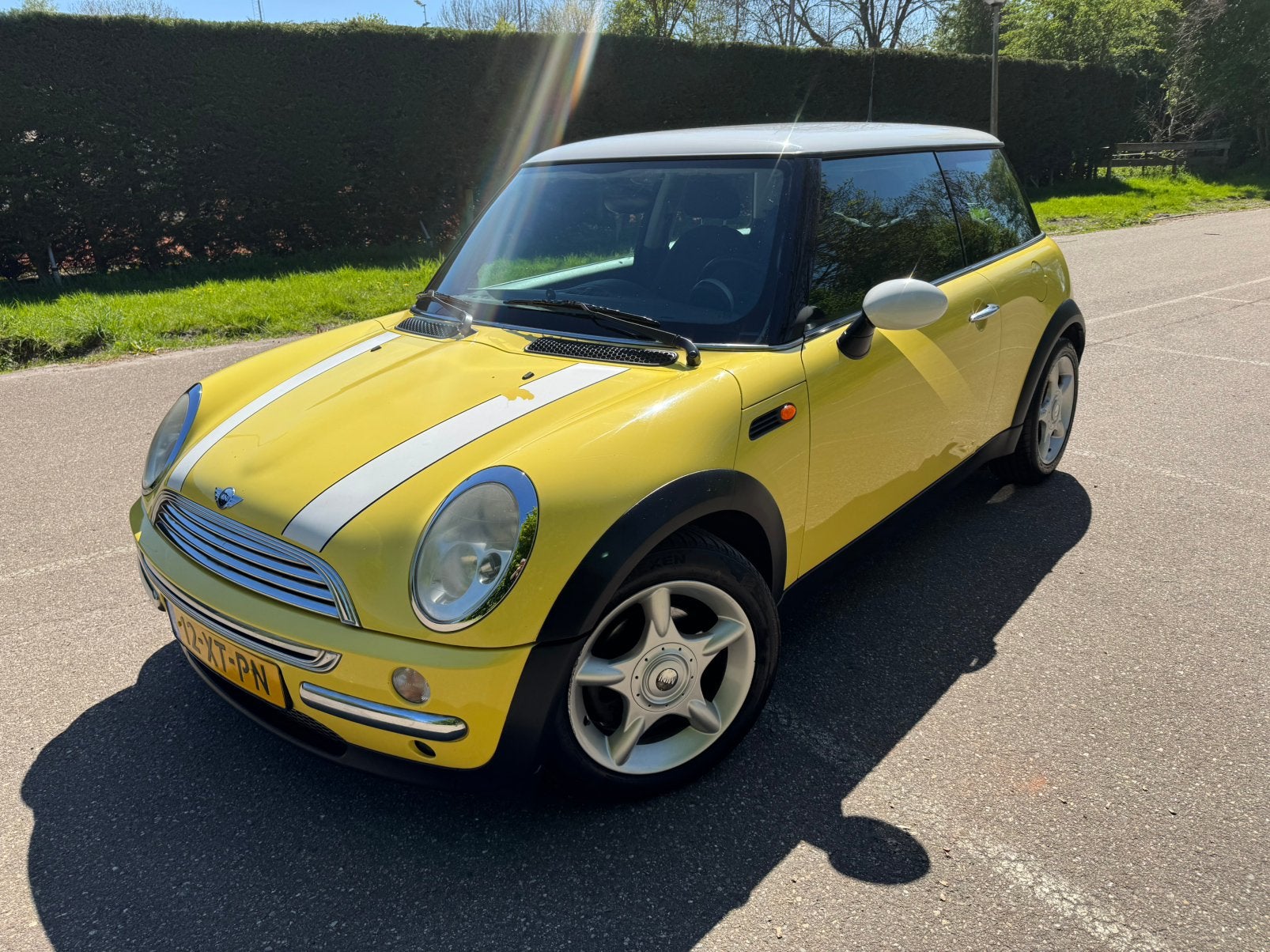 Mini 1.6 16V Cooper 2004 Geel AIRCO, Auto's, Voorwielaandrijving, 15 km/l, 4 cilinders, 4 stoelen
