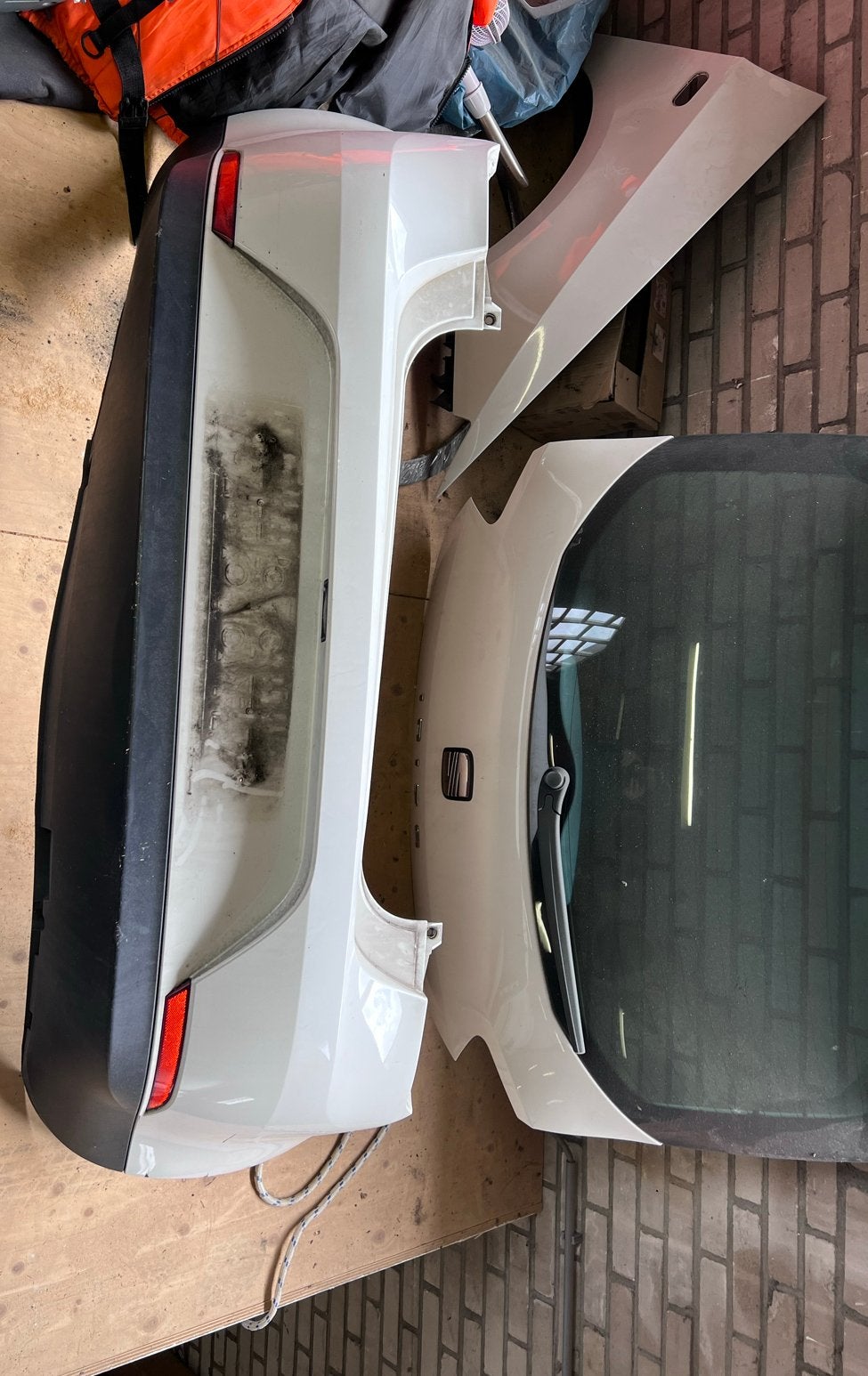Achterbumper + spatbord rechts voor  wit LB9A Seat Ibiza 6J, Ophalen of Verzenden, Gebruikt, Seat
