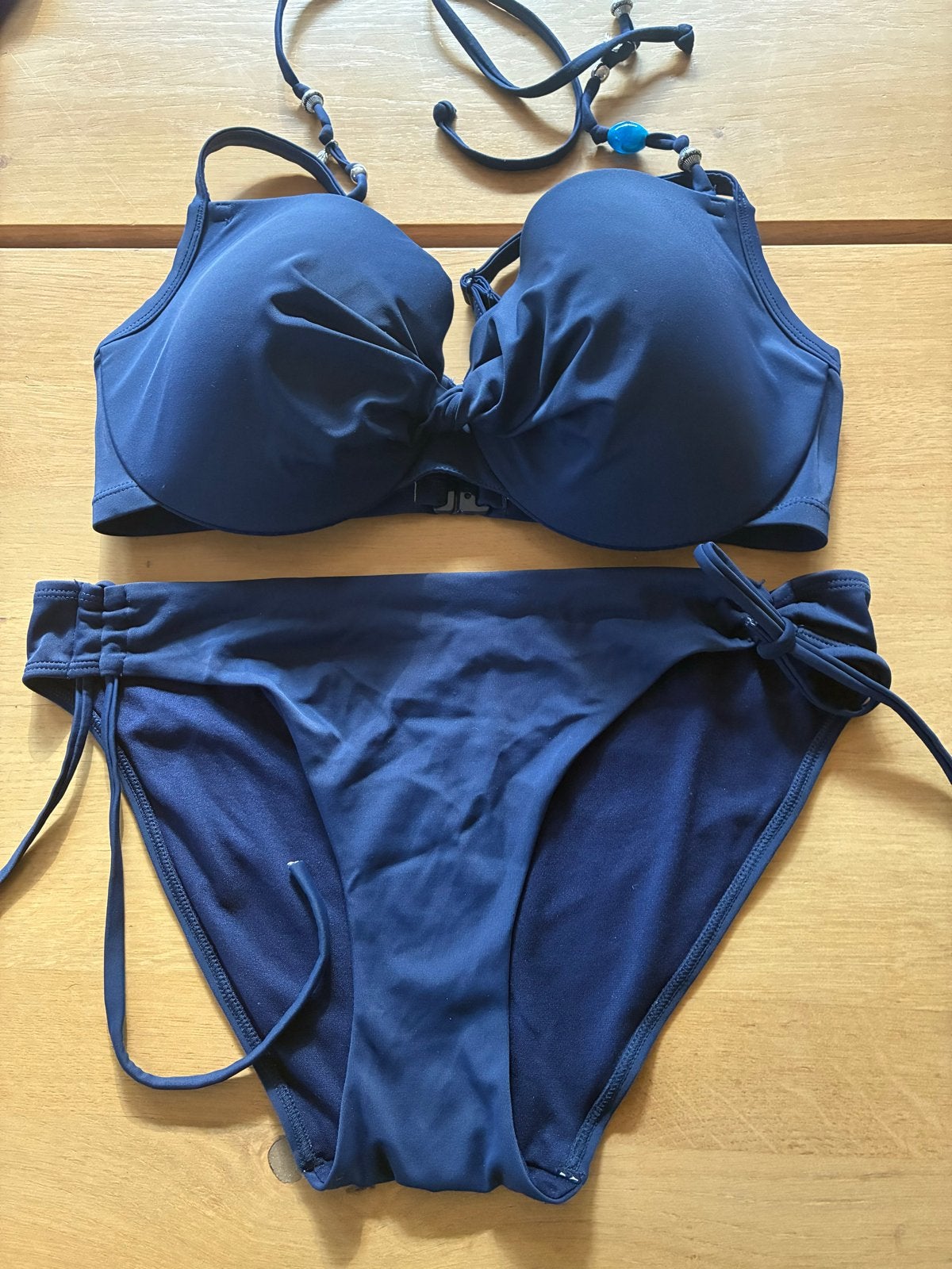 Hunkemöller Bikini Blauw 80C/M ZGAN met decoratie, Kleding | Dames, Ophalen of Verzenden, Zo goed als nieuw, Blauw, Bikini