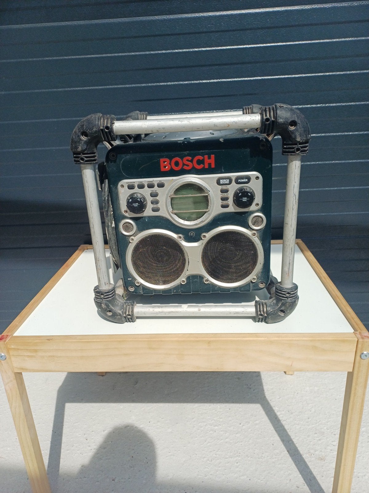 Bosch Bouwradio met stopcontacten en acculader, Ophalen, Gebruikt, Bouwradio