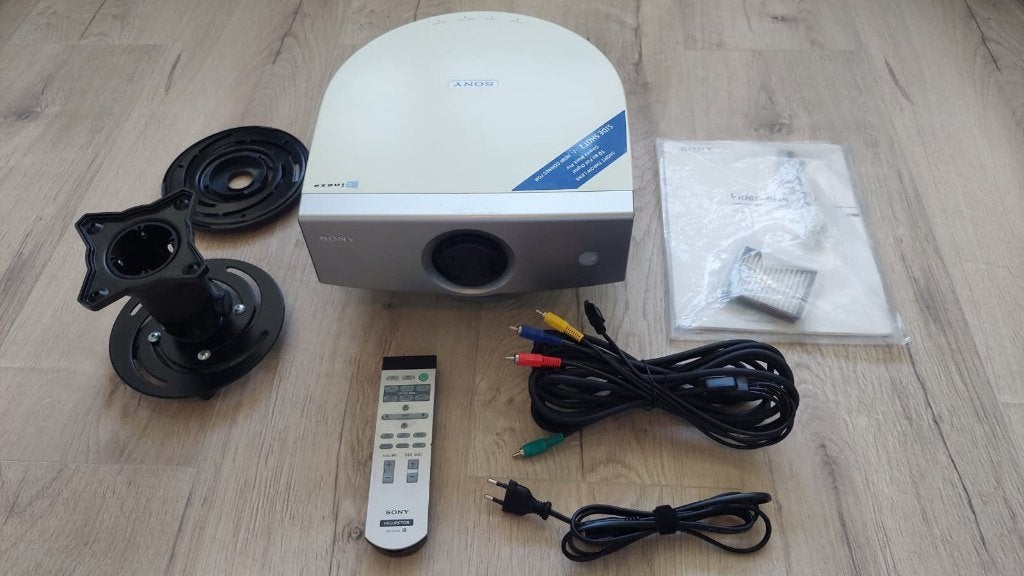 Sony VPL-HS2 3WVGA LCD projector + Vogels plafondbeugel, Ophalen, Gebruikt, LCD, Sony