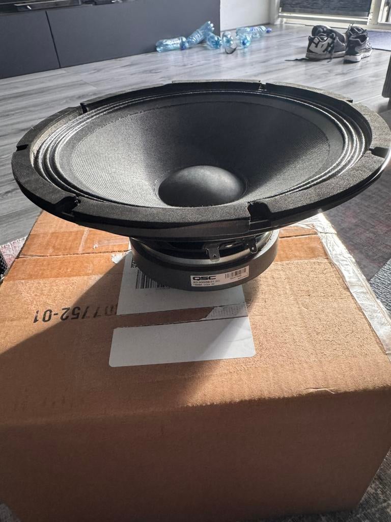 QSC k10.2 woofer driver 2000 watt, Ophalen of Verzenden, Zo goed als nieuw