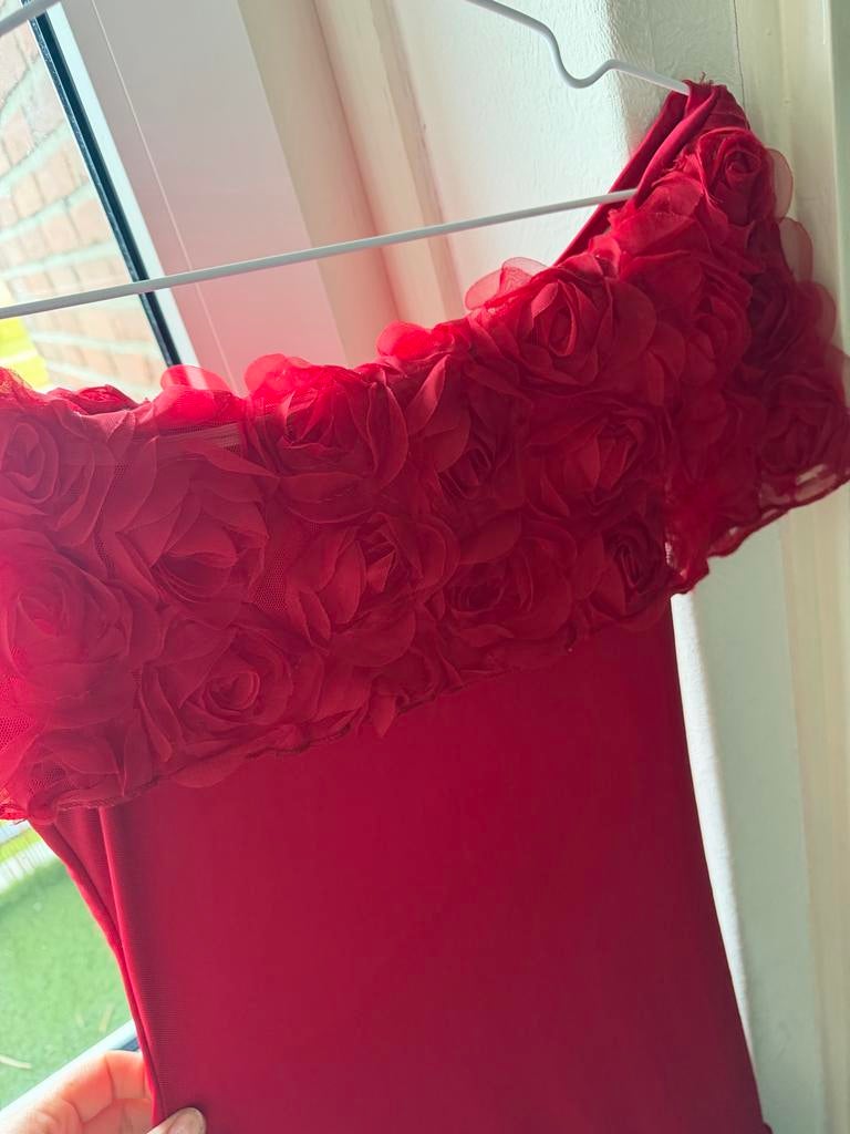 Rode jurk met rozen detail, Maat 38/40 (M), Ophalen of Verzenden, Gedragen, Rood
