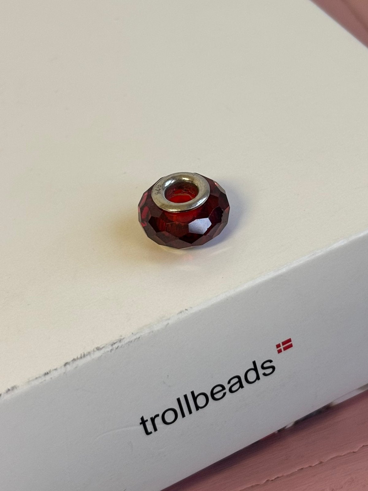 Trollbeads Rode prisma Glaskraal TGLBE-10215, Ophalen, Zo goed als nieuw, Trollbeads