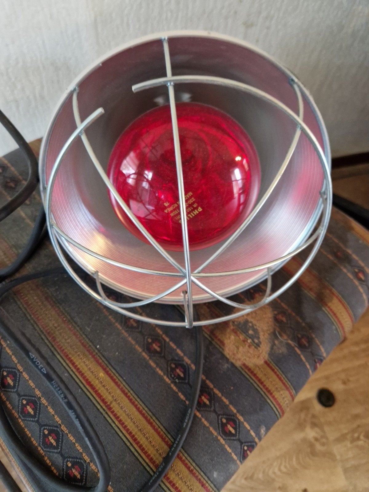 Warmtelamp met beschermkooi - perfect voor dieren, Ophalen of Verzenden