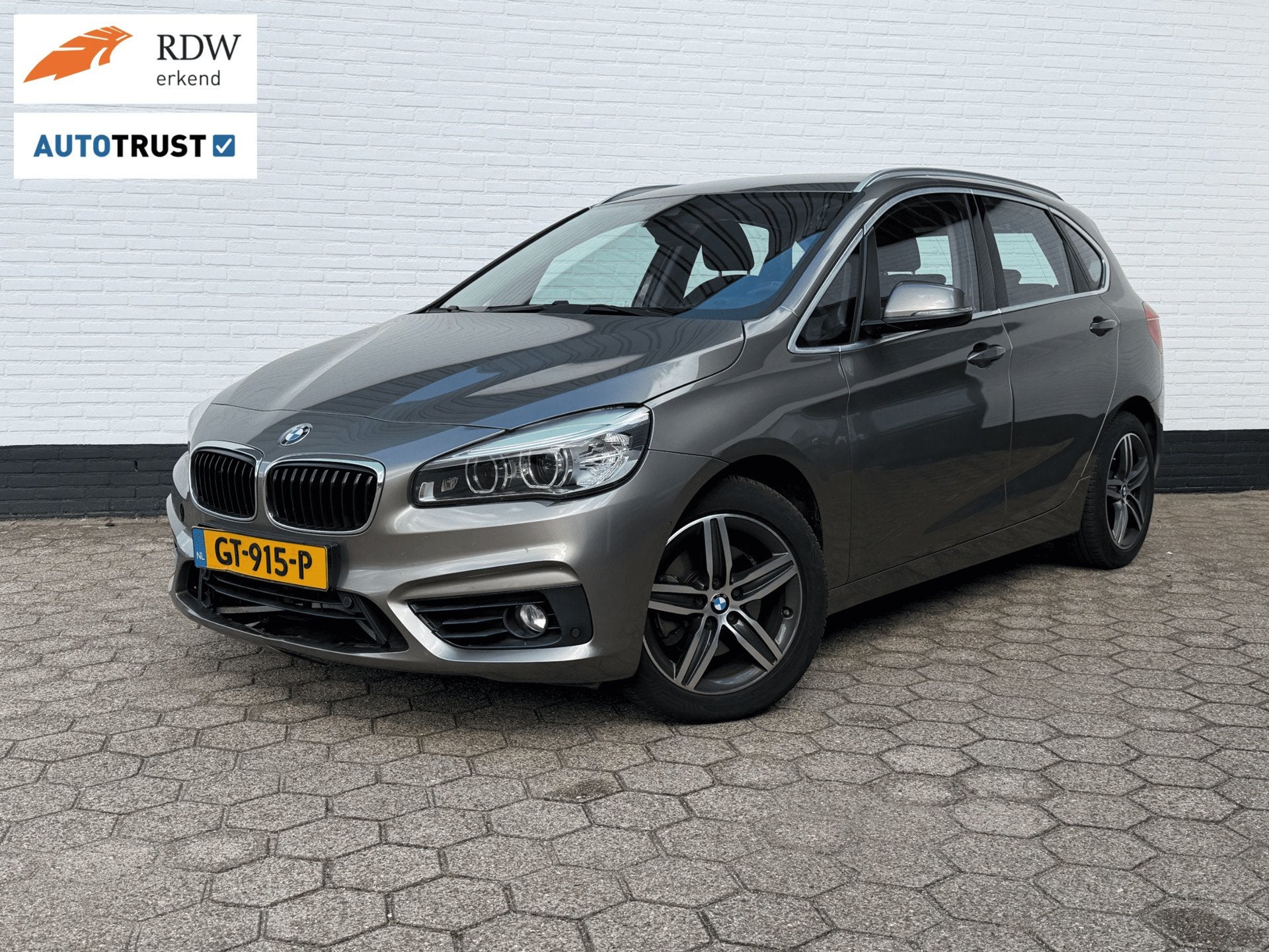 BMW 2-serie Active Tourer 220i Sport AUTOMAAT l TREKHAAK!, Auto's, 1998 cc, Gebruikt, Origineel Nederlands, 1405 kg