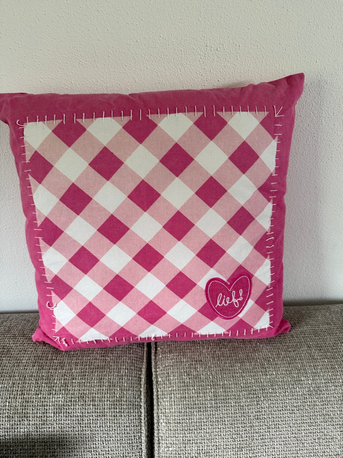 Roze geruit sierkussen met hartje - 'Lief!' 40 x 40, Met print, Vierkant, Ophalen of Verzenden, Zo goed als nieuw