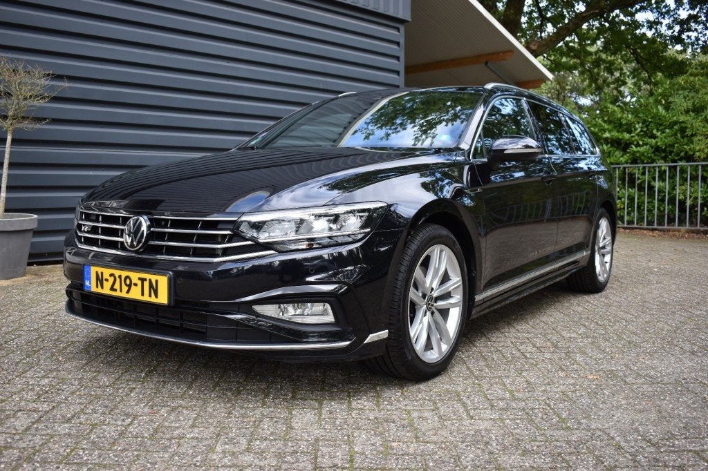 Volkswagen PASSAT 1.5 TSI R-LINE BNS+!!!AUTOMAAT!!360 CAMERA, 4 cilinders, Zwart, 1600 kg, Geïmporteerd