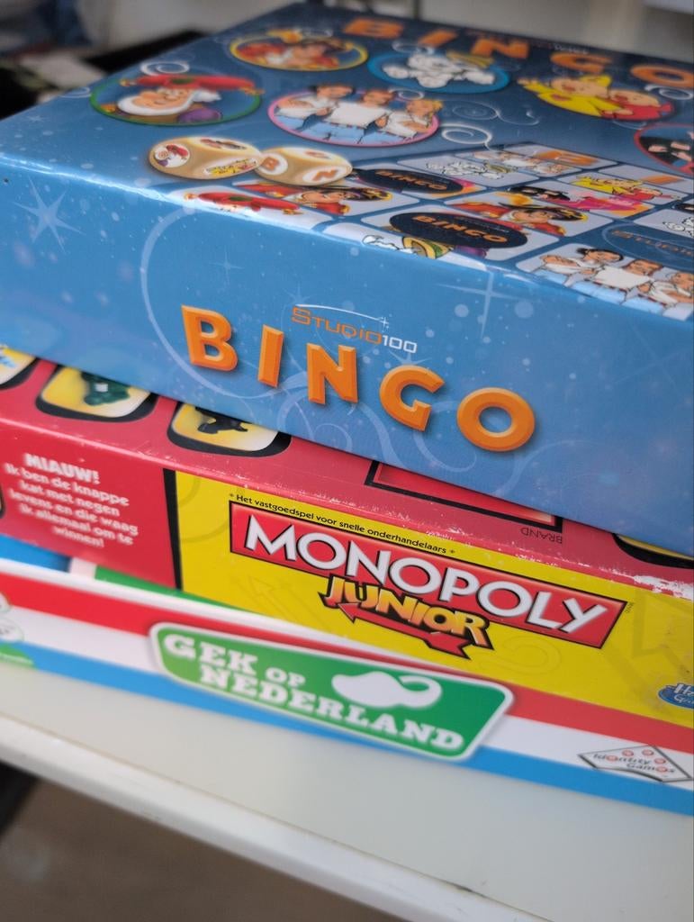 Drie bordspellen, Ophalen