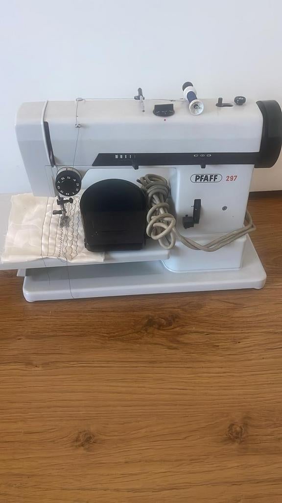 Pfaff 297 naaimachine in goede staat, Hobby en Vrije tijd, Naaimachines en Toebehoren, Ophalen of Verzenden