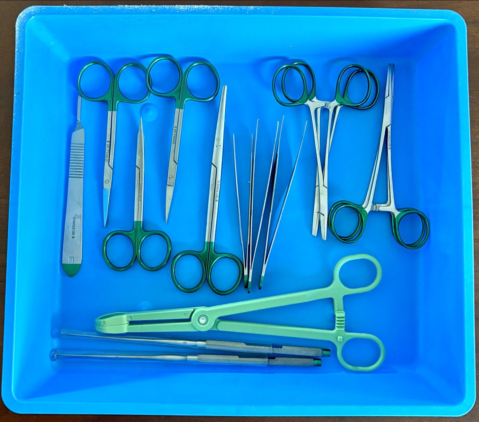 Medische instrumenten in plastic bak, Ophalen of Verzenden