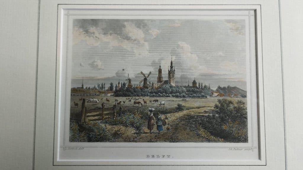 handgekleurde staalgravure Delft, aanzicht vanaf Den Hoorn, 28 cm, 1800 - 1899, Stadsgezicht, Ophalen of Verzenden