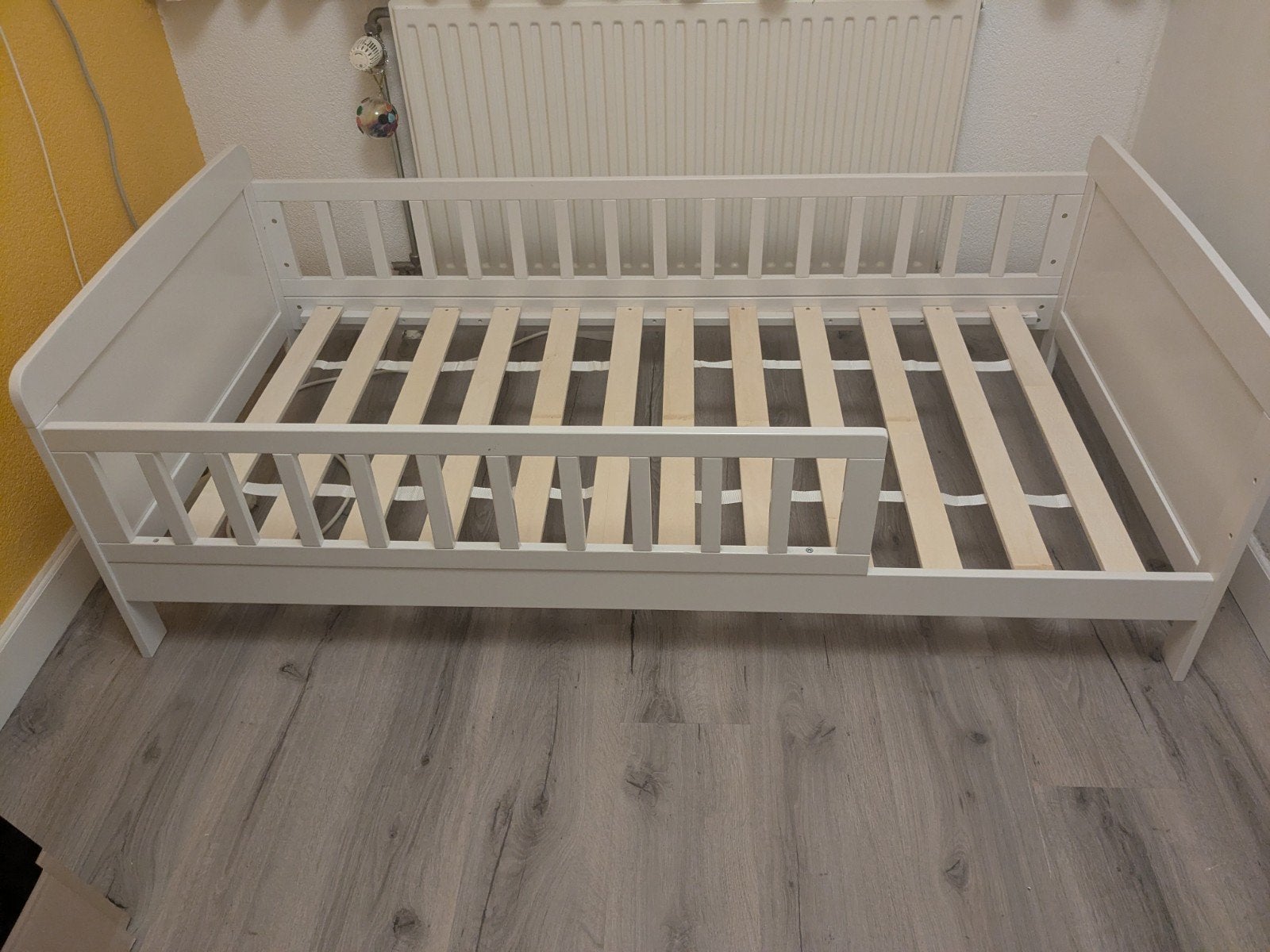 Wit peuterbed met lattenbodem en matras, Gebruikt, 70 tot 85 cm, 160 tot 180 cm, Ophalen