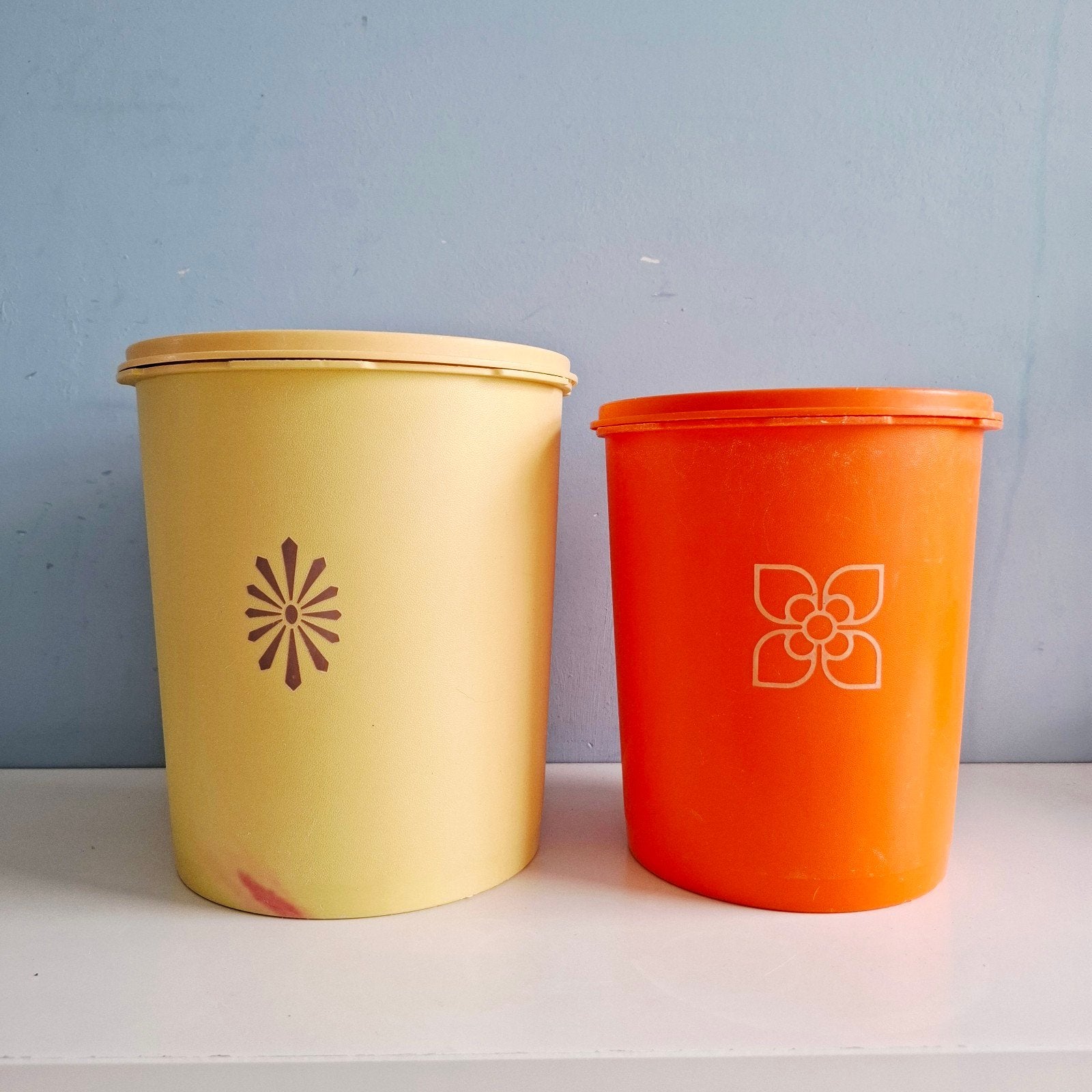 Vintage Tupperware bussen - geel en oranje, Gebruikt, Overige kleuren, Ophalen of Verzenden, 14901 S. Orange Blossom Trail, Orlando, FL 32837, USA