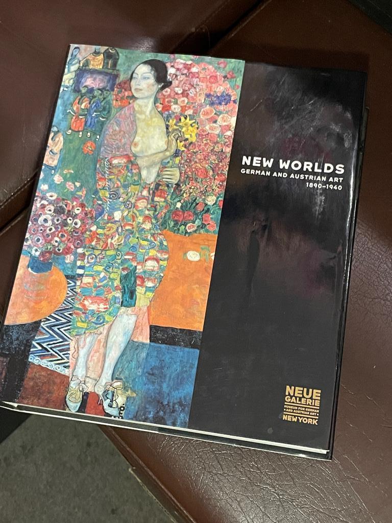 Dik kunstboek Duitse en Oostenrijkse kunst “New Worlds”, Ophalen of Verzenden, Gelezen, Overige onderwerpen