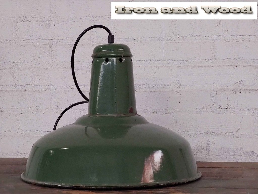 Groene oude stoere emaille vintage lamp D41 H30, Huis en Inrichting, Lampen | Hanglampen, Ophalen of Verzenden, Gebruikt, Metaal