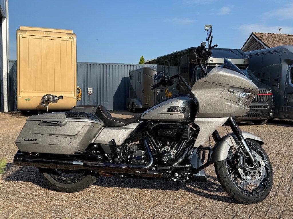 Harley Davidson Road glide CVO, 2024, 1541km, uniek!, Motoren, Motoren | Harley-Davidson, 2 cilinders, Handvatverwarming, Meer dan 35 kW