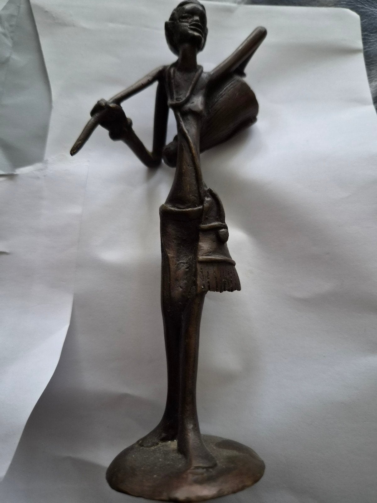 Bronzen beeldje van muzikant, 18 cm lang, Overige onderwerpen, Minder dan 20 cm, Ophalen of Verzenden, Brons