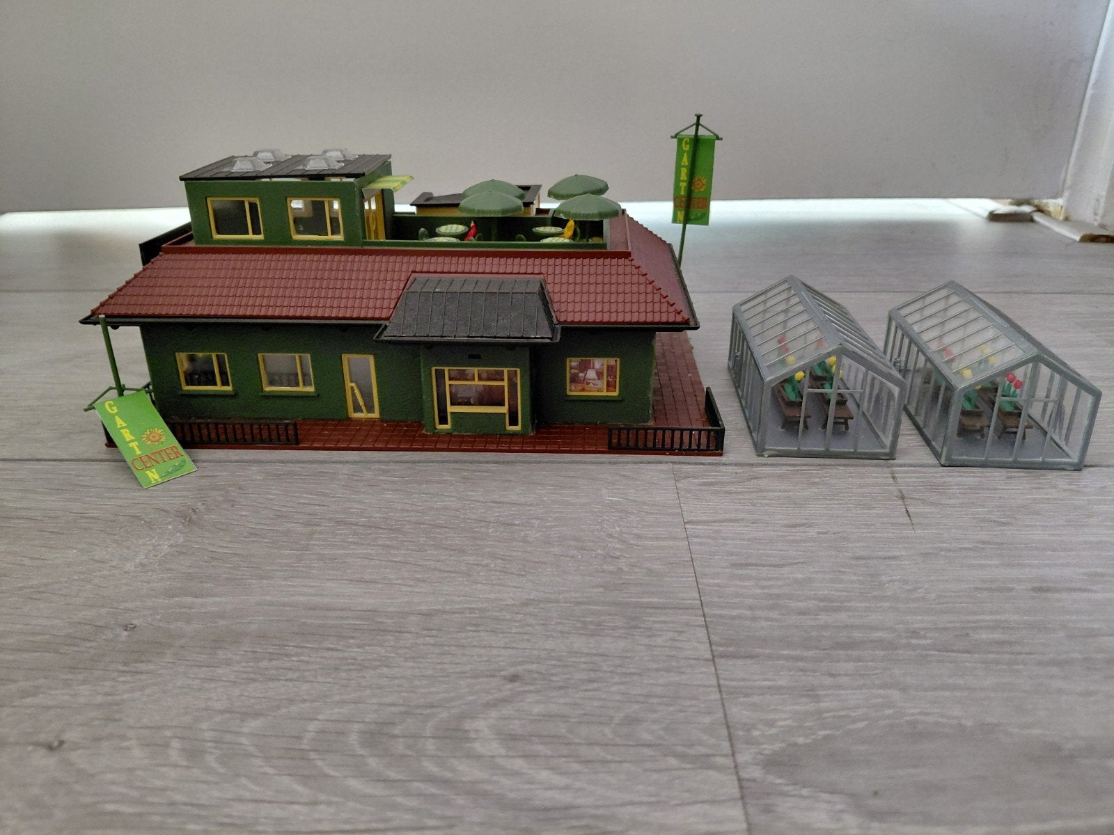 Tuincentrum met kassen modelbouw HO, Ophalen of Verzenden, Gebruikt, 1:50 tot 1:144