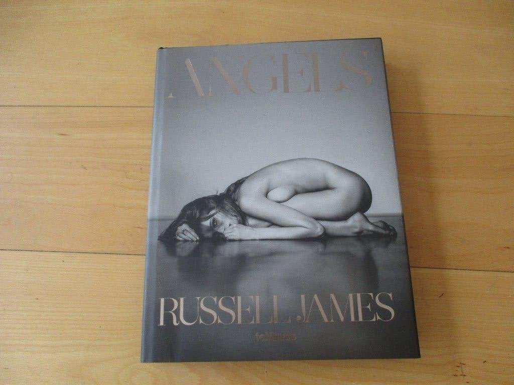 boek Angels Russell James, Ophalen of Verzenden, Zo goed als nieuw, Fotografen