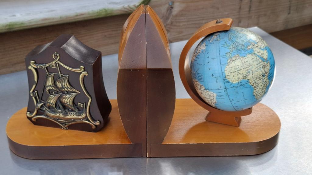 Maritieme Boekensteunen met TL Globe Zwolle Model E10, Ophalen of Verzenden